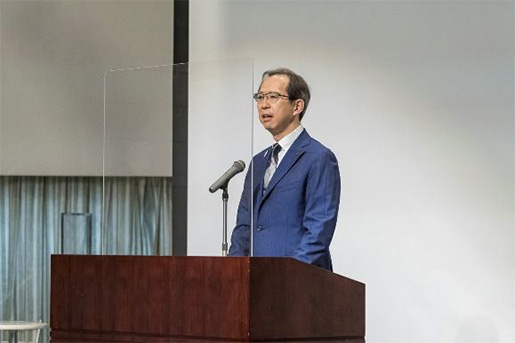 開講式で福島県知事が激励のお言葉を送る写真